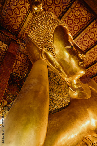 Canvas Print The Reclining Buddha at Wat Pho in Bangkok, Thailand, is a magnificent gold-plated statue representing the Buddha in his final nirvana