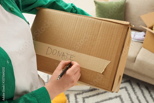 Obraz na płótnie Person labeling a donation box at home