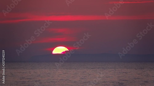天売島と日本海の日没