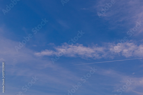 青空と飛行機雲