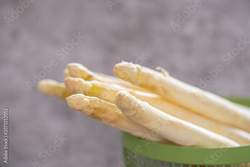 Obraz na plátně Minimalist eco-friendly kitchen still life featuring fresh harvested white asparagus