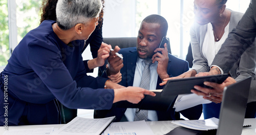 Cuadro en lienzo Man, team or chaos in office with phone call, demanding job or overwhelmed with business