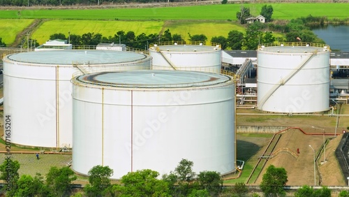 Konstfotografi Aerial drone capture of oil storage tanks and industrial systems, representing the balance between traditional fuel reliance and the evolving transition toward diversified global energy sources