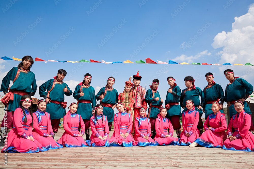 Obraz premium Mongolian dancers performing at the Naadam Festival