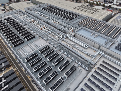 Fotografie Data center rooftop showing cooling units and solar panels
