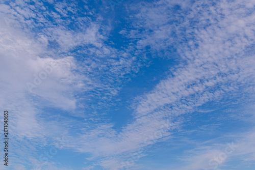 ザラついた青空