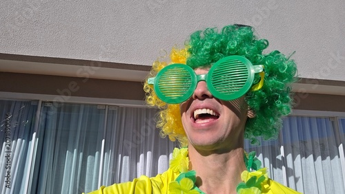 torcedor brasileiro celebra vitória do brasil 
