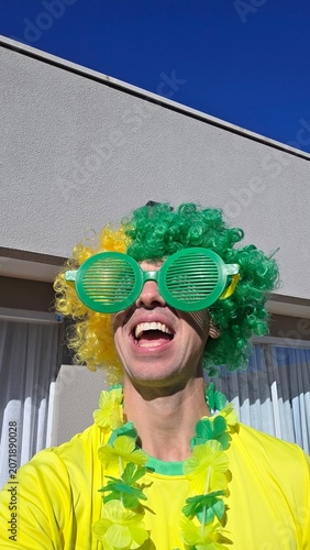 torcedor brasileiro celebra vitória do brasil 