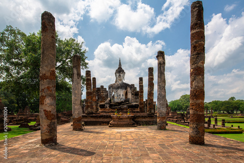 Cuadro en lienzo Wat Mahatat temple at  Sukhothai Historical Park, Sukhothai, Thailand