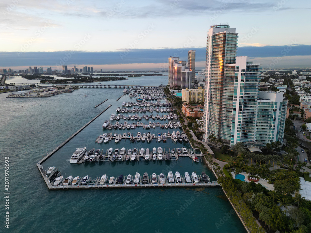 Fototapeta premium Marina Bay filled with vessels and yacht in Miami. Skyline with yachts in Miami.