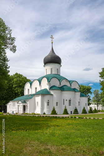 Cathedral of the Trinity of the Life-giving in the ancient Holy Dormition Monastery. Alexandrovskaya Sloboda. Alexandrov, Vladimir region. Golden Ring of Russia (vertical)