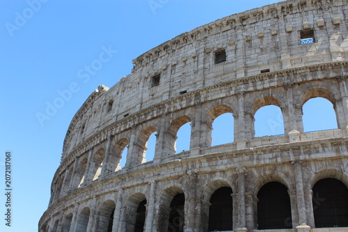Картината върху платно ROME, ITALY - JUNE 5, 2016: Close-up exterior view of the Colosseum arches again