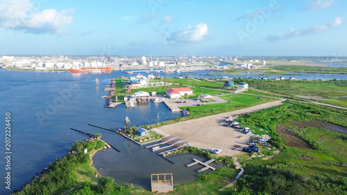 Cuadro en lienzo Surfside Jetty County Park provides public boat launch parking areas adjacent to shipping channel