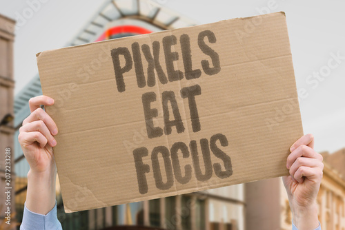 Εκτύπωση καμβά "Pixels eat focus" Digital distractions consume attention