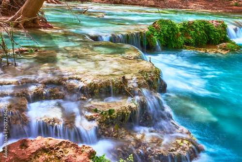 Slika na platnu Turquoise Waterfall Terraces and Lush Green Moss in Arizona Wilderness