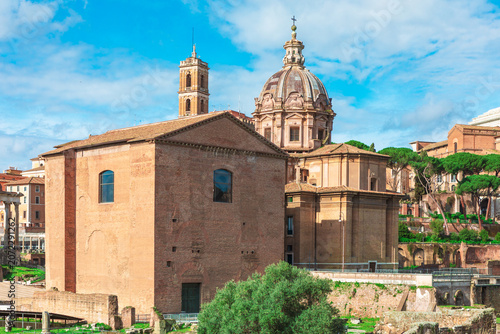 Quadro su tela Roman Forum features ancient brick Curia Julia standing prominently in foreground