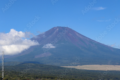 夏の富士山（山梨県山中湖村）