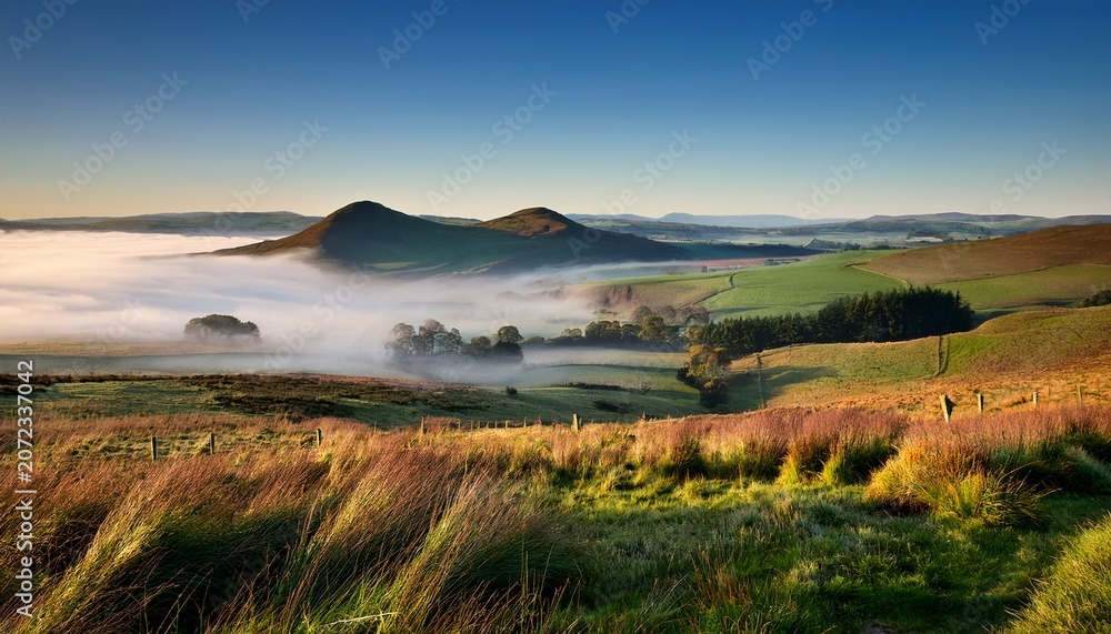 Obraz premium Mist Around The Eildon Hills Galashiels Scottish Borders