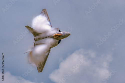 Quadro su tela Lockheed Martin F-22 Raptor creating vapor cone