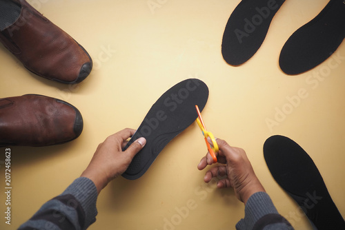 Tableau sur toile Cutting shoe insoles for proper fit and comfort