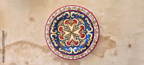 Ceramic plate with Maltese cross decoration