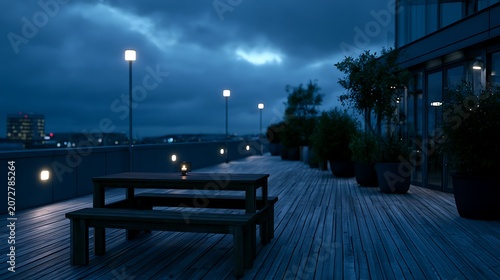 Waterfront Park at Night / 遠くの街の明かりが見える夜のウォーターフロントパーク