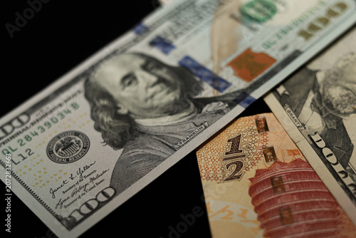 Foto Bahraini Dinar and American dollar, value of dinar to dollar
