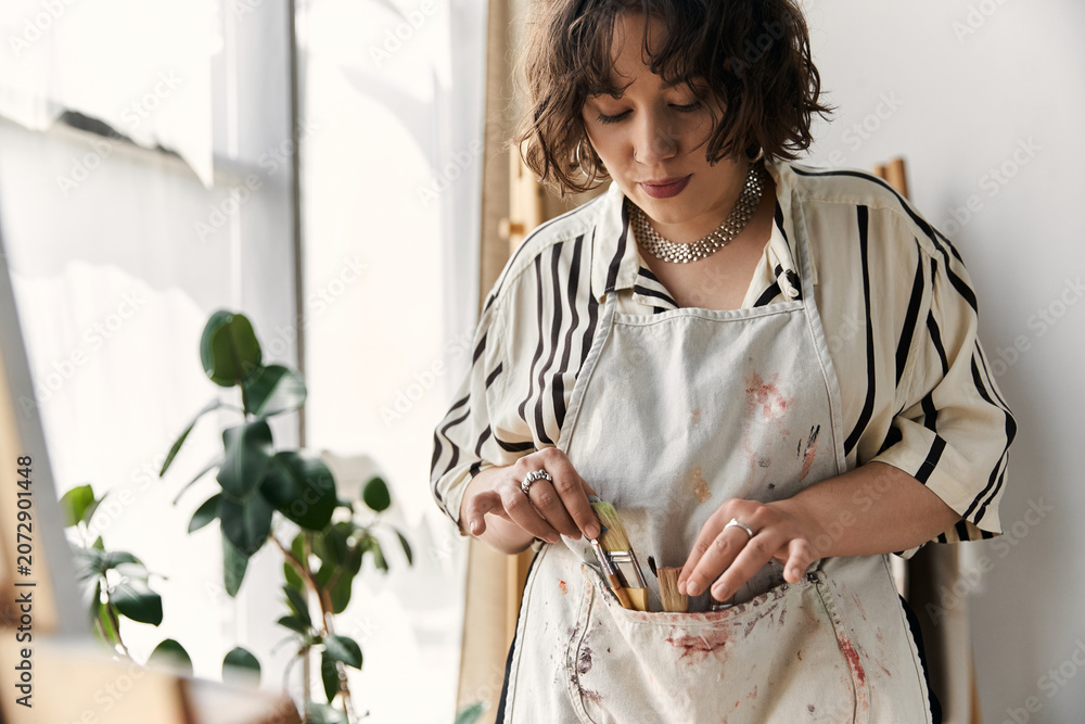 Obraz premium A talented young artist with curly hair passionately paints while nestled in her stylish apartment.