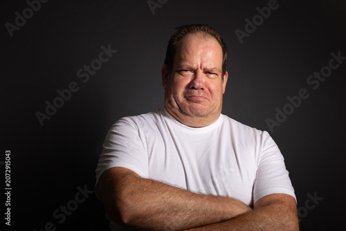 Fotografía Middle aged man showing disgust and discomfort with crossed arms