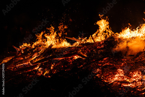 Tableau sur toile Feuer in der Nacht, Brand in der Nacht,