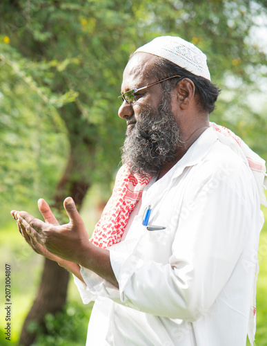 Canvas Print Portrait of Indian muslim man