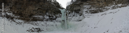 Panoramic view of the valley and Taughannock falls