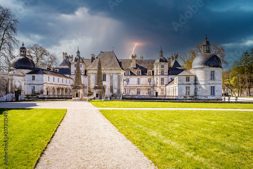 Cuadro en lienzo Castle of Tanlay, Yonne, Burgundy, France