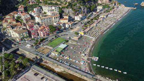 Foto High altitude drone capture of Marina di Vietri coastline in Campania region Ita