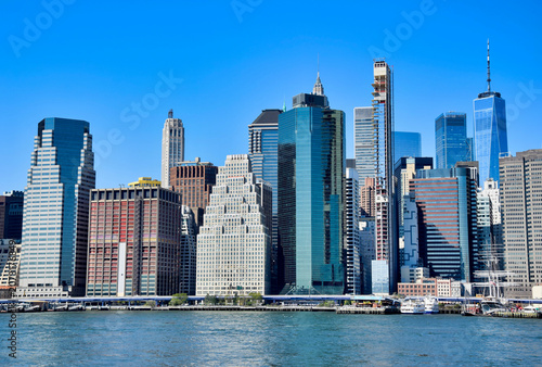 Foto Lower Manhattan central skyline close-up with glass skyscrapers, One World Trade