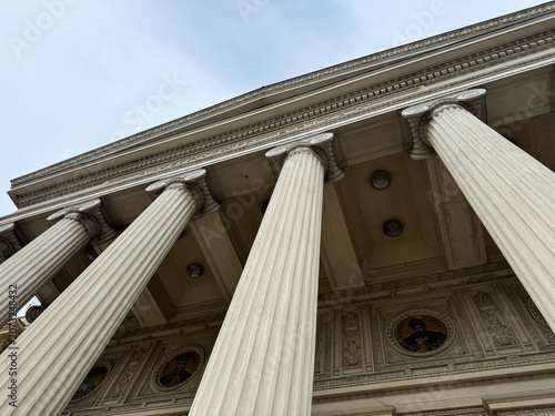 Quadro su tela Romanian Athenaeum Concert Hall Facade with Columns in Bucharest, Romania