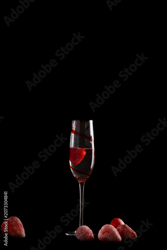 Photos Champagne glass with strawberry on black background
