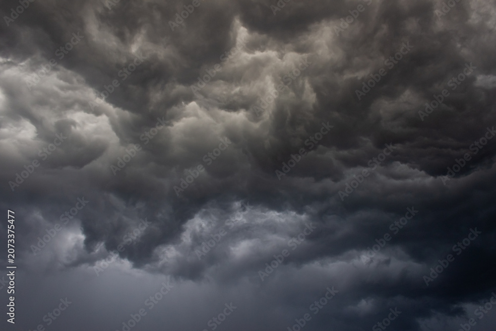 Obraz premium Dramatic stormy sky with dark clouds, natural background.