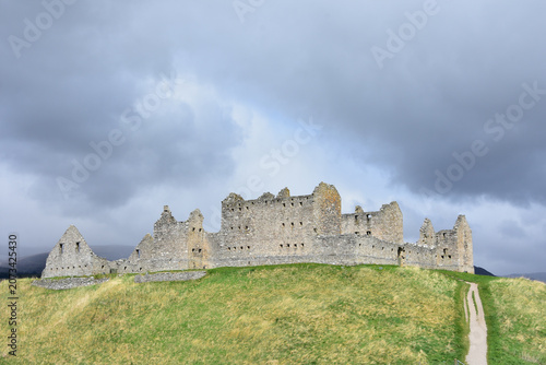 Quadro su tela Stone Ruins of Ruthven Barracks in the Scottish Highlands
