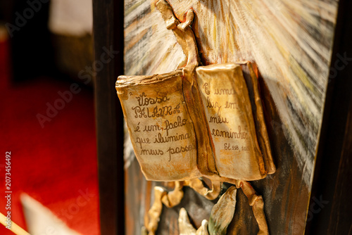 Detalhe de antiguidade sagrada em igreja