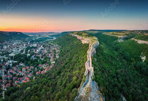 Fotografi Panoramic aerial view of Ovech fortress and Provadia town at sunset, Bulgaria