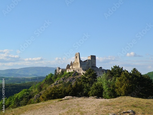 Canvas-taulu Čachtice Castle, Slovakia in summer
