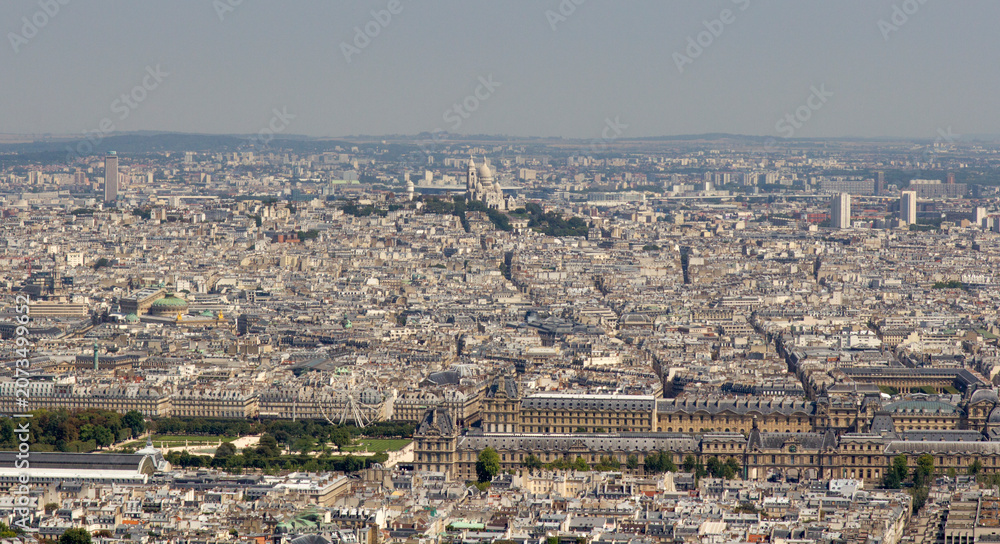 Fototapeta premium Paris panorama, over the Louvre toward Montmartre