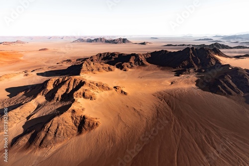 Foto Scenic aerial view of Sossusvlei during sunrise helicopter tour, Sossusvlei, Nam