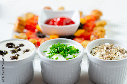 Cuadro en lienzo Tenderly arranged snack platter invites fresh bites