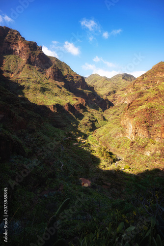 Tiefe Schlucht im Barranco de Guarimiar auf La Gomera