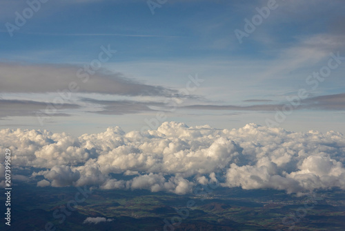 Принти на полотні Dichtes Wolkengebilde über dem Meer auf dem Atlantik