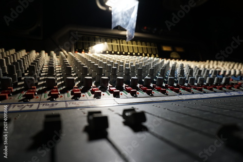 Принти на полотні audio mixer