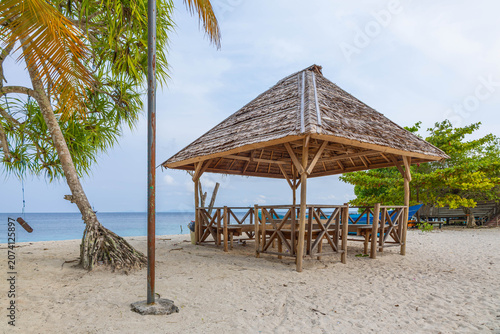 Canvas Print The beach scene with gazebo on the beach under palm tree