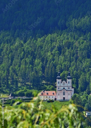 Wallfahrtskirche Maria Schutz Nähe Semmering, Österreich, vertikal